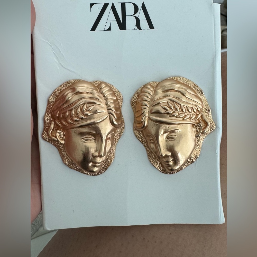 Zara limited edition face hoop earrings in gold - Picture 7 of 7